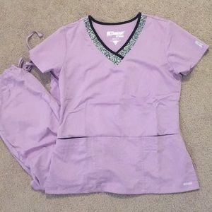 *SOLD*Grey’s anatomy active set- medium top&bottom